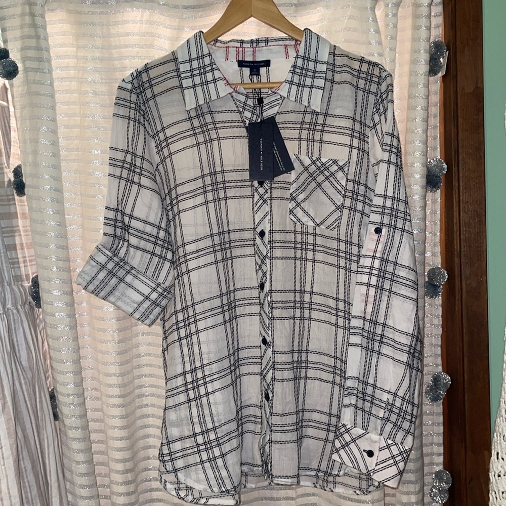 NWT Tommy Hilfiger button down women’s long sleeve shirt